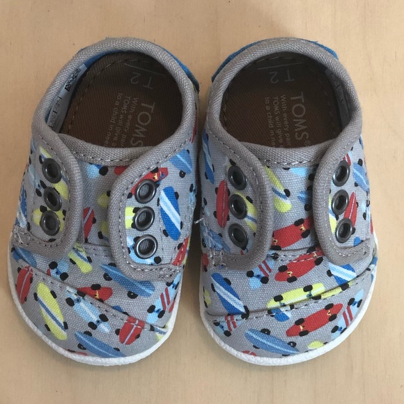 Toms Other - Tiny TOMS skateboard print 🛹 [2T]